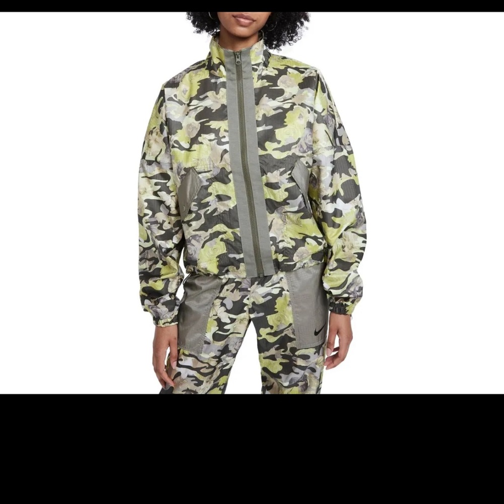 Women’s Nike light wear